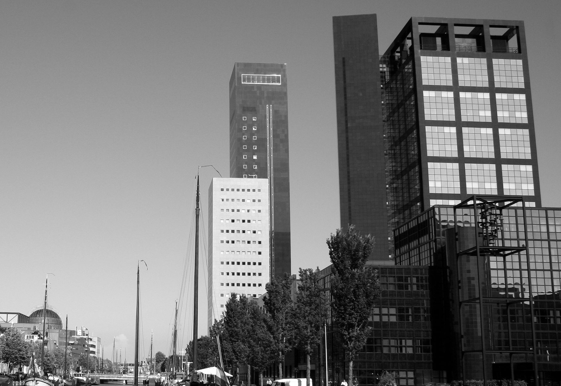 De Achmea-toren aan de Sophialaan in Leeuwarden